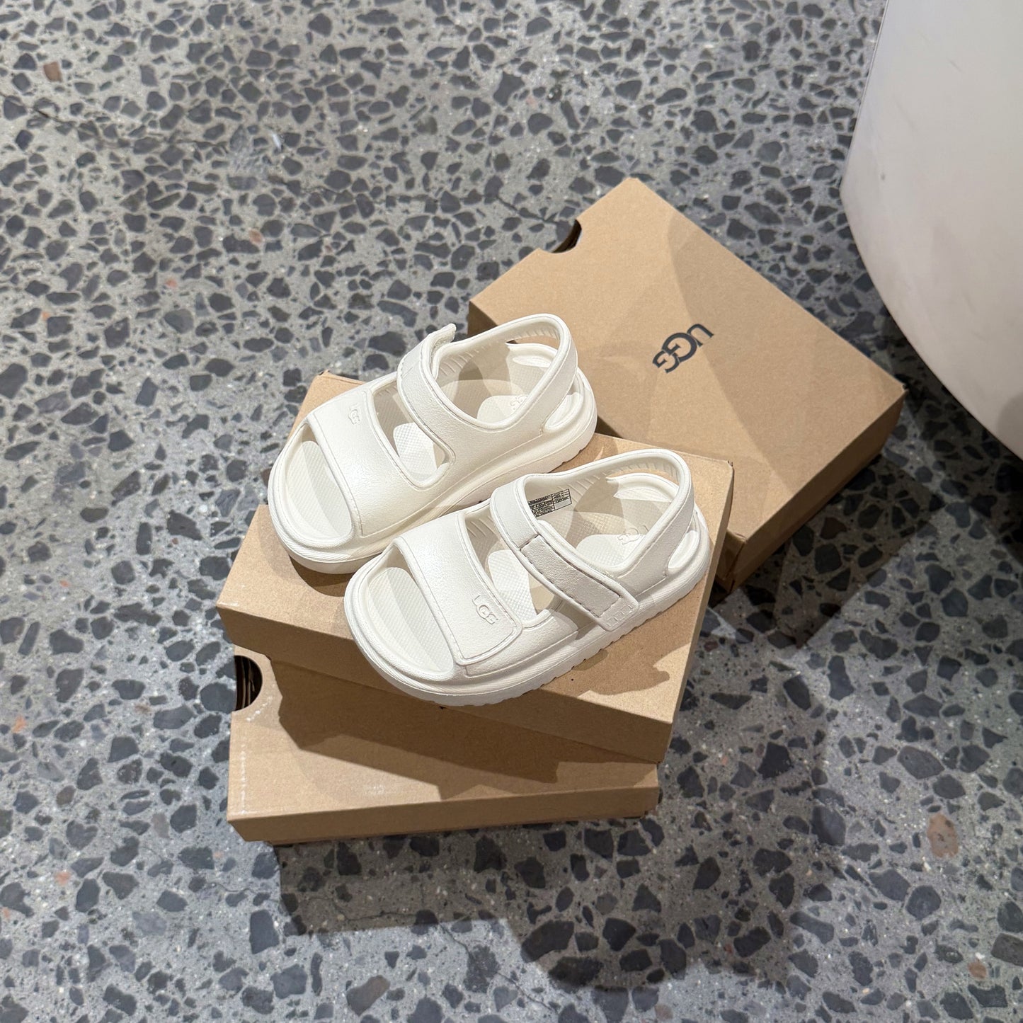 UGG 골든글로우 샌들 크림 (135~220size)