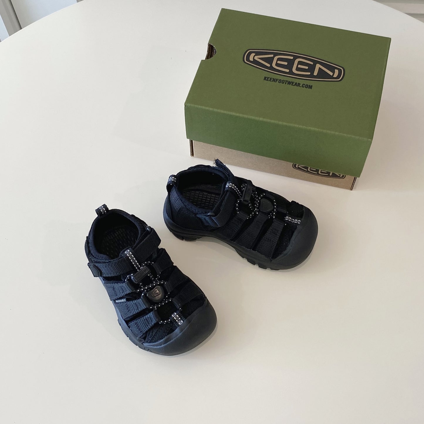 KEEN 킨 키즈 뉴포트 H2 샌들 트리플 블랙 (150-255size)